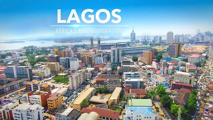 Lagos: Another building comes tumbling down